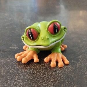 Vintage -1998 Disney Rainforest Cafe Green Red-Eyed Frog Figurine